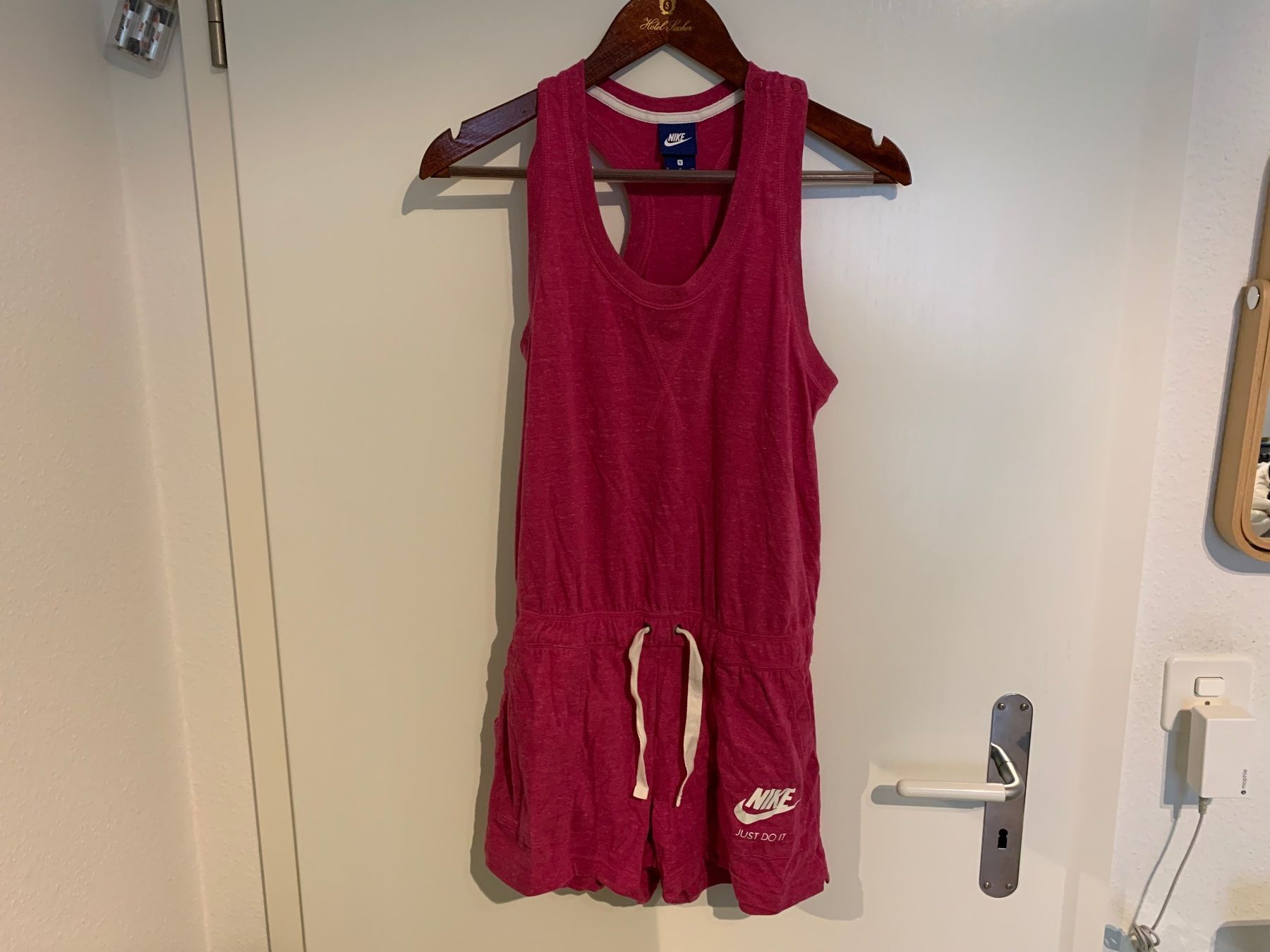 Nike Tute: NIKE JUMPSUIT GRÖSSE S – Usato da Zufikon venduto da SULMI02