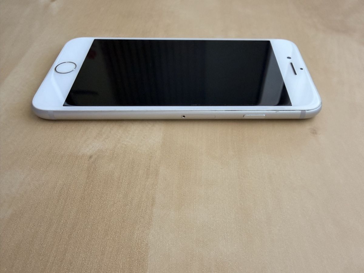 Apple Telefoni cellulari / Smartphones: Apple iPhone 7 128 GB Weiss/Silber – Usato da Boniswil venduto da medixy 1