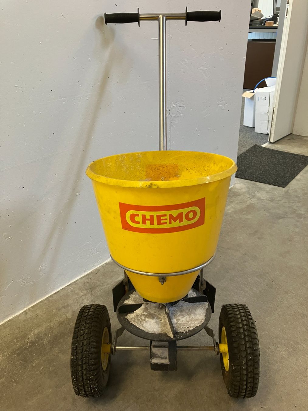 Altro in Utensili da giardino: CHEMO Profi-Streuwagen SW 20L – Usato da Gamprin-Bendern venduto da AlexM73 1