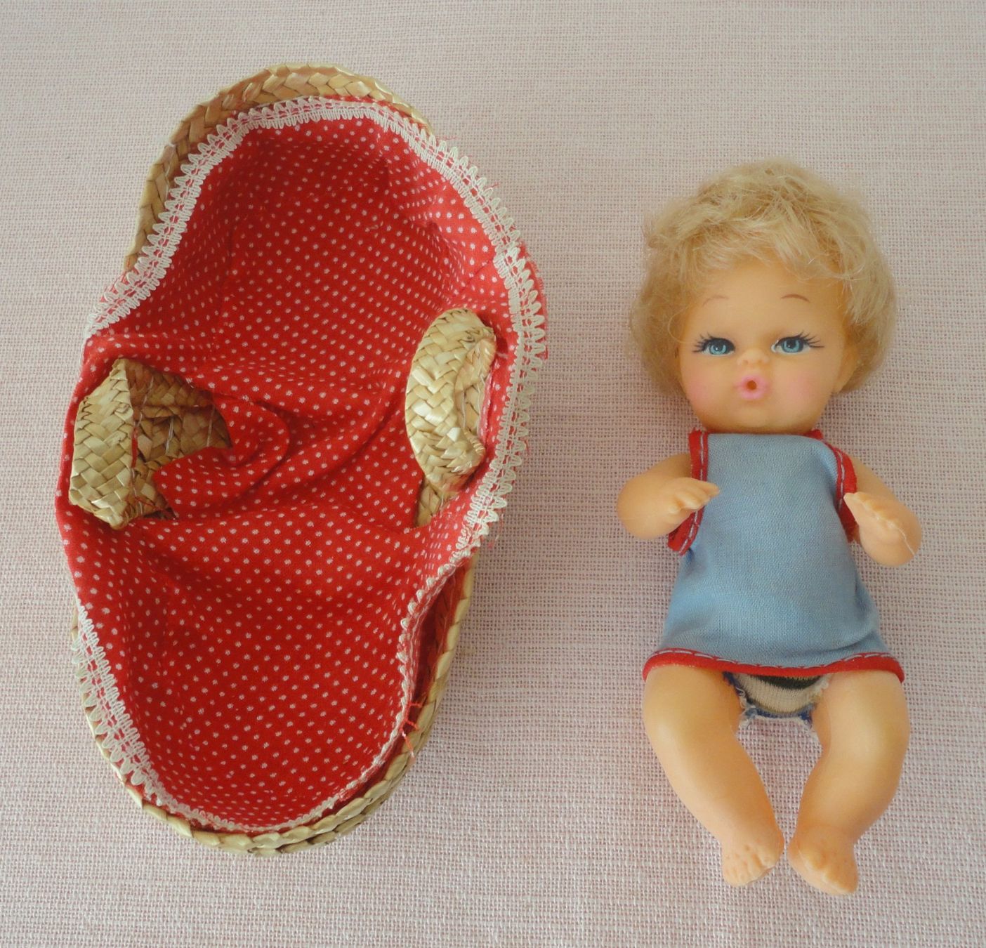 Bambole: Püppchen in Tragekörbchen Grösse = ca. 18cm – Usato da zürich venduto da parts5060 2