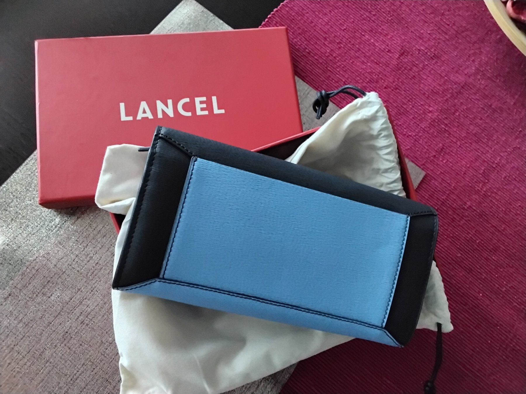 Lancel Portemonnaie: Portefeuille Lancel bleu, cuir, élégant – Neu und originalverpackt aus chêne-bourg von patty190 1