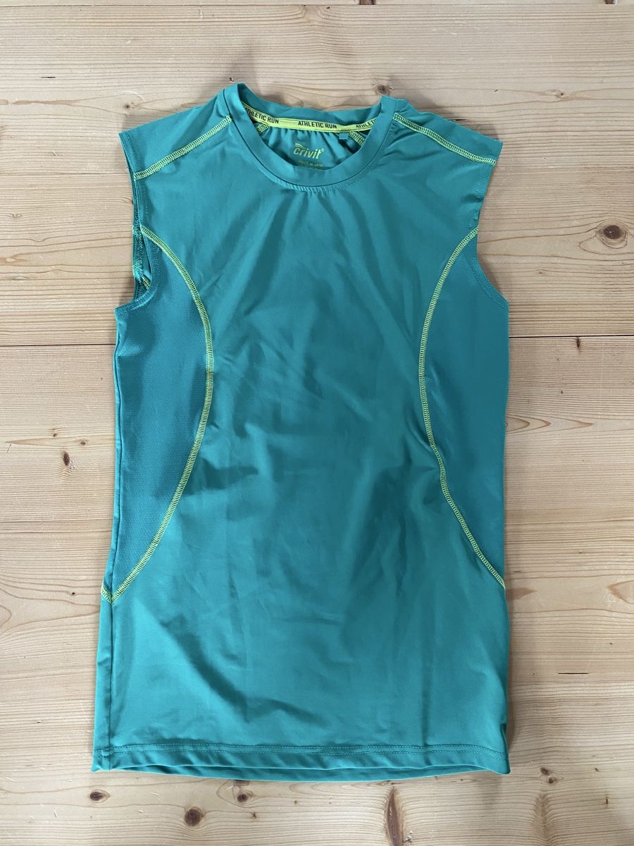 Tops: Grünes Sporttop Crivit – Gebraucht aus Bern von ha6_zm75