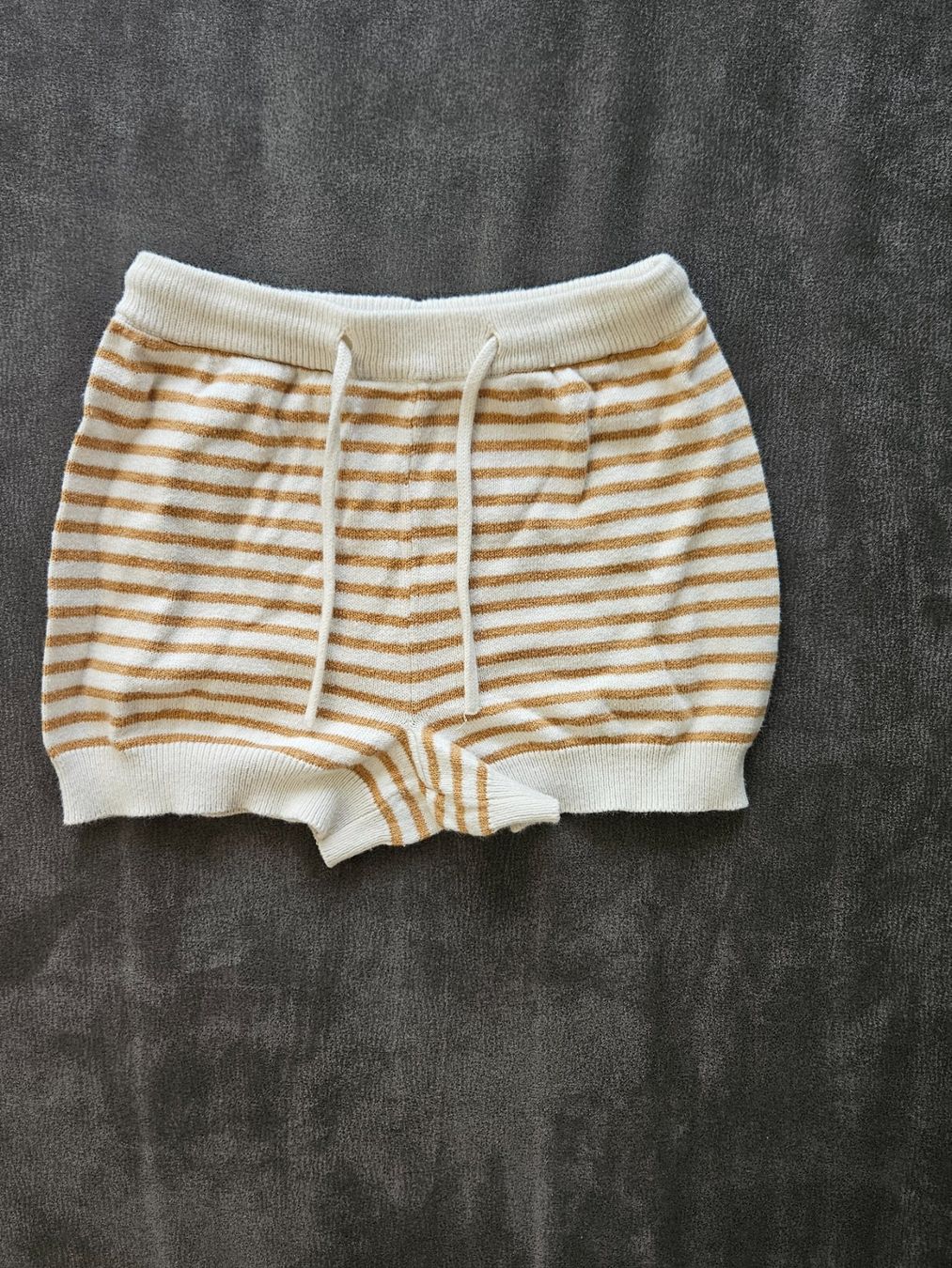 Lotti & Set di vestiti: H&M Set Pullover und Hose gestreift Grösse 80 beige – Usato da Unterkulm venduto da PatrycjaD 4