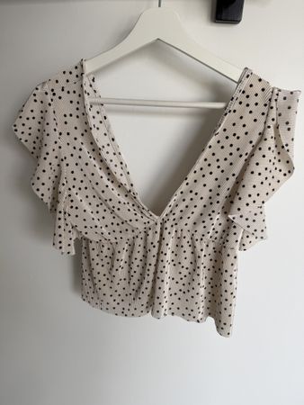 Top à pois avec volants, couleur crème, état comme neuf