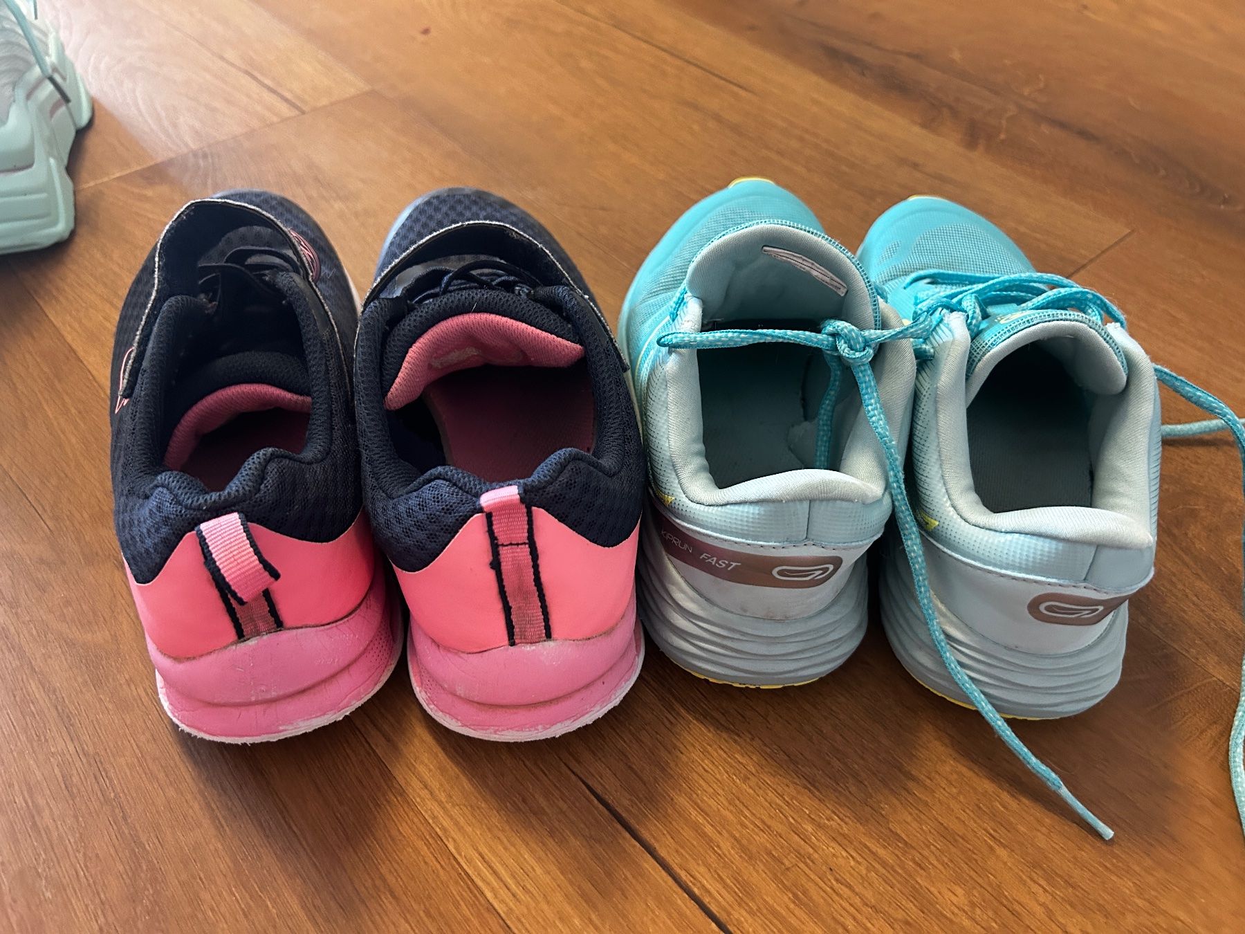Skechers Scarpe per ragazze: 2 Paar Schuhe Sneakers Gr 36 – Usato da Regensdorf venduto da Spyke55 3