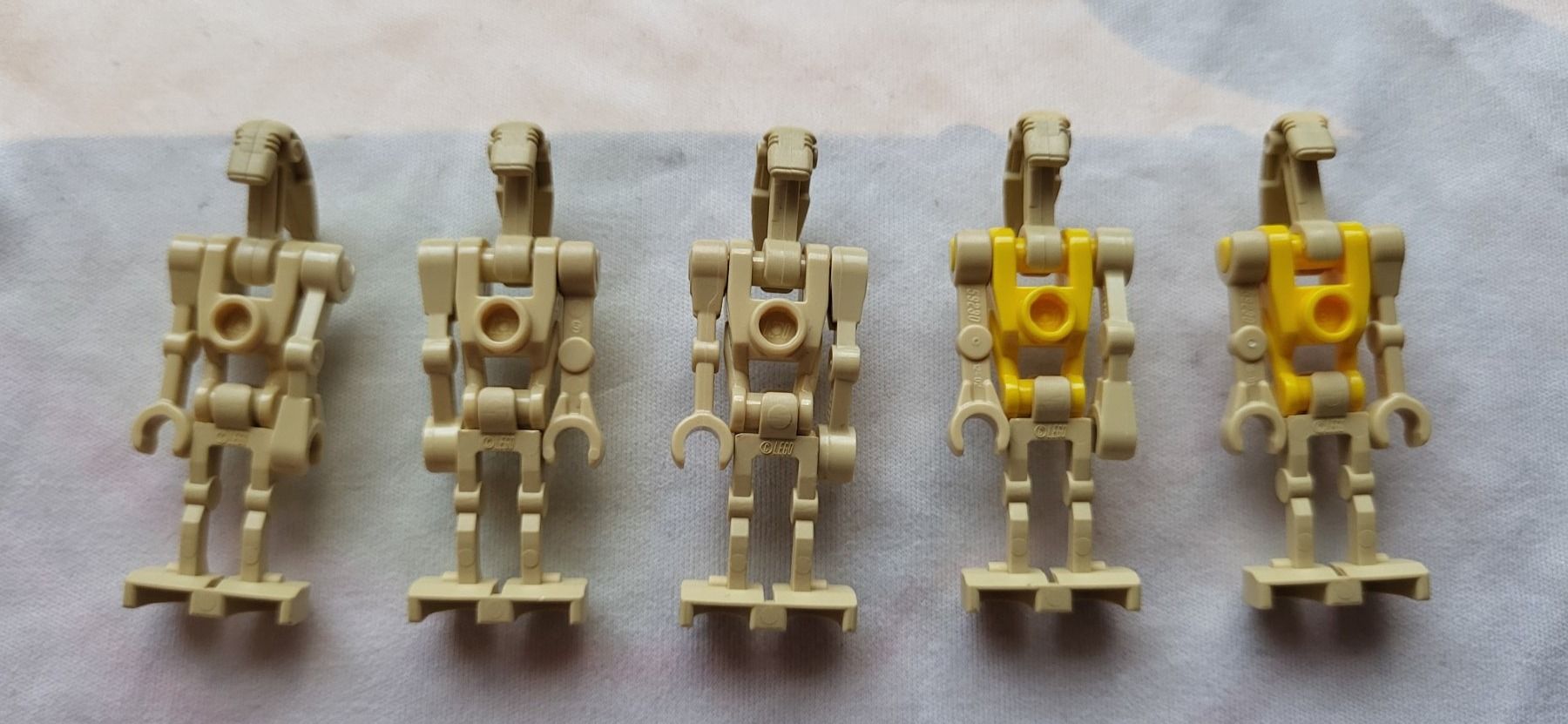 Lego Spielzeuge: 3x Lego B1 Battle Droid 2x Lego B1 Command Droid – Gebraucht aus Zürich von  1