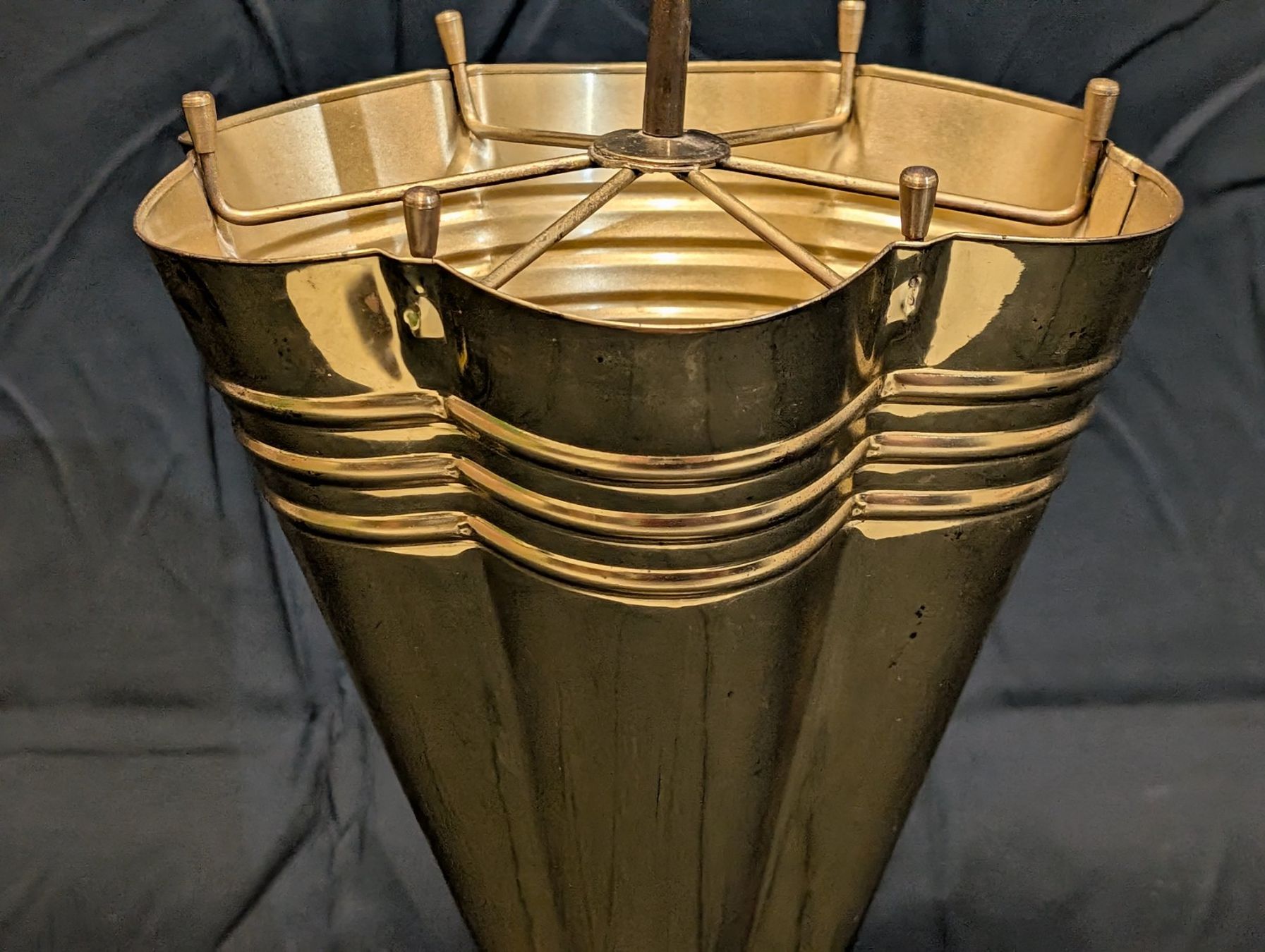 Altri mobili per ufficio: Vintage Schirmständer Regenschirm-Form Messing-Optik – Usato da Wiezikon b.Sirnach venduto da Romsche 9
