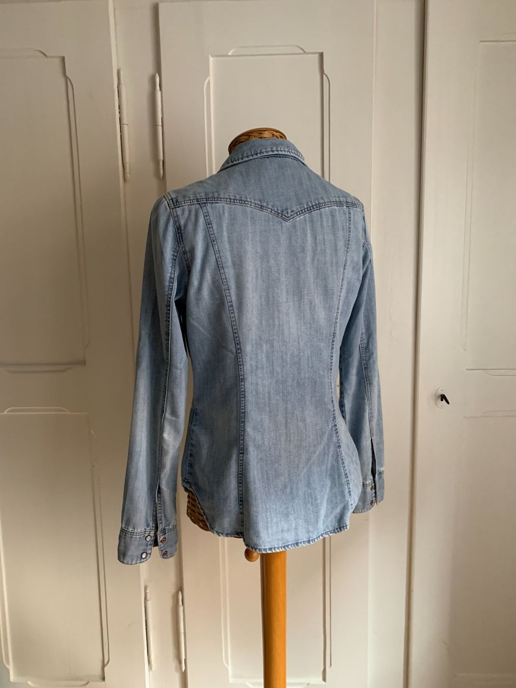 H&M Blusen: Jeansbluse hellblau - 36 – Gebraucht aus Zürich von Diazaio 2