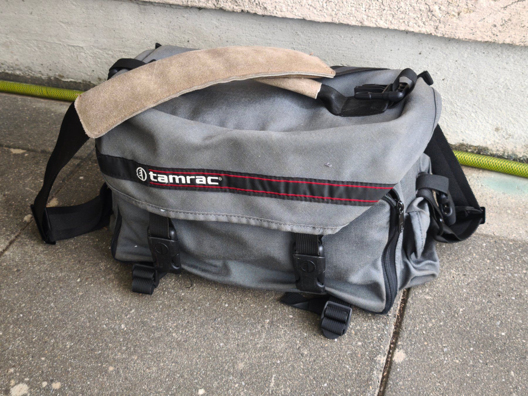 Tamrac Taschen: Foto Tasche tamrac grau – Gebraucht aus Münchenbuchsee von Ploder0