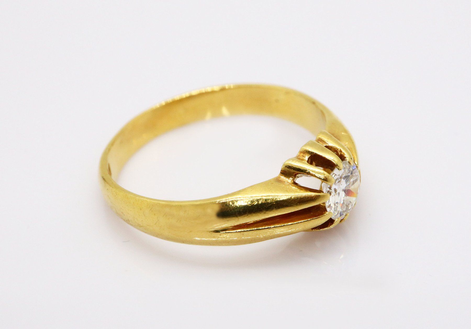 Ringe: Solitär mit Diamant in Gelbgold – Gebraucht aus Dürnten von schmucklicher 3