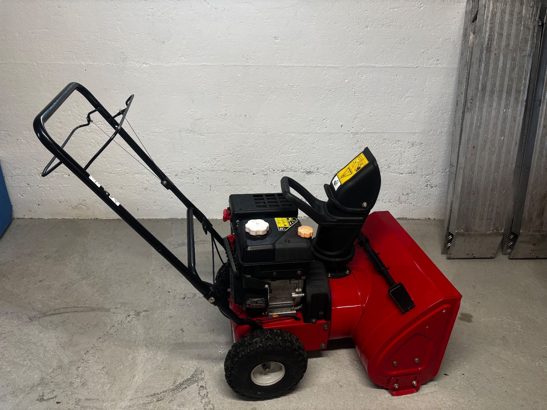 Mtd Tutte le macchine: Schneefräse MTD mit Antrieb – Usato da Lohn-Ammannsegg venduto da Lancer98
