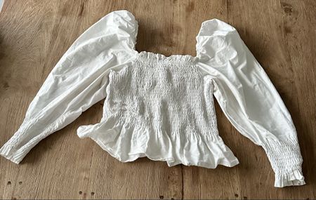 Weisse Zara Carmenbluse Grösse XS mit Puffärmeln