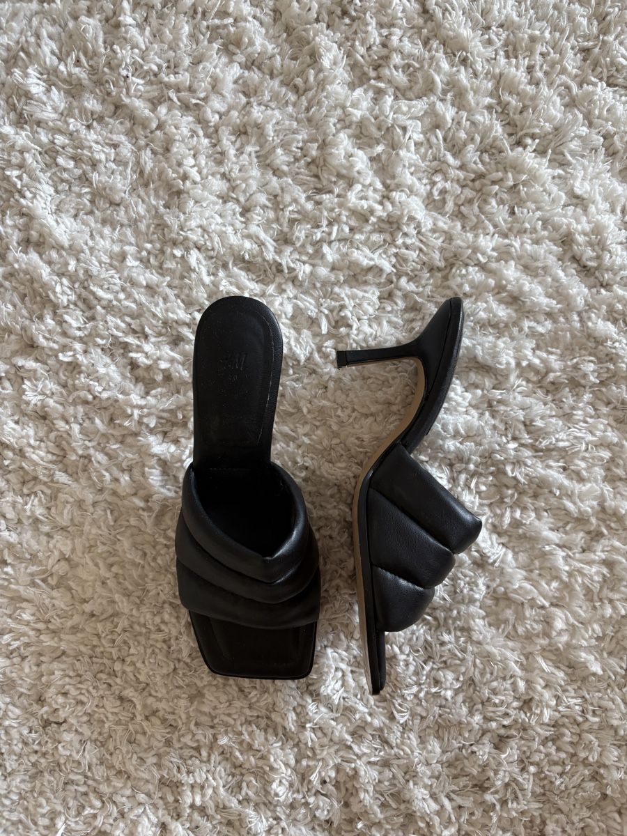 H&M Scarpe da donna: Padded Mules Black - Bottega Dupe – Nuovo (secondo la descrizione) da Nürensdorf venduto da vlr_tky25