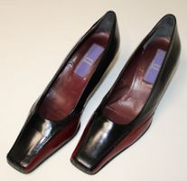 Lederpumps von *LAURA PIASINI* (BE)