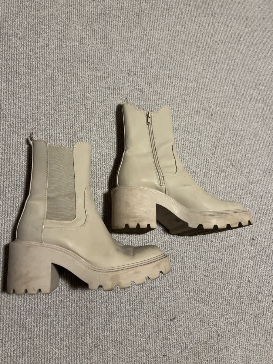 Dosenbach Scarpe da donna: Helle Boots Gr. 40 mit Absatz – Usato da Basel venduto da nad_m5bh 1