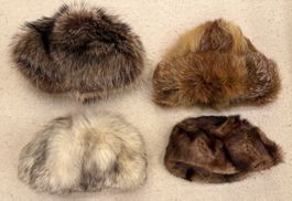 Lot de 4 chapeaux vintage en fourrure véritable