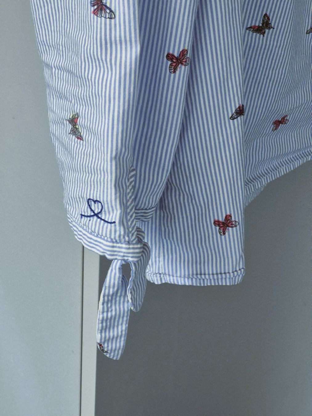 Camicette: Bluse mit Schmetterlingen Grösse 38 – Usato da St. Gallen venduto da Amelie_73 4
