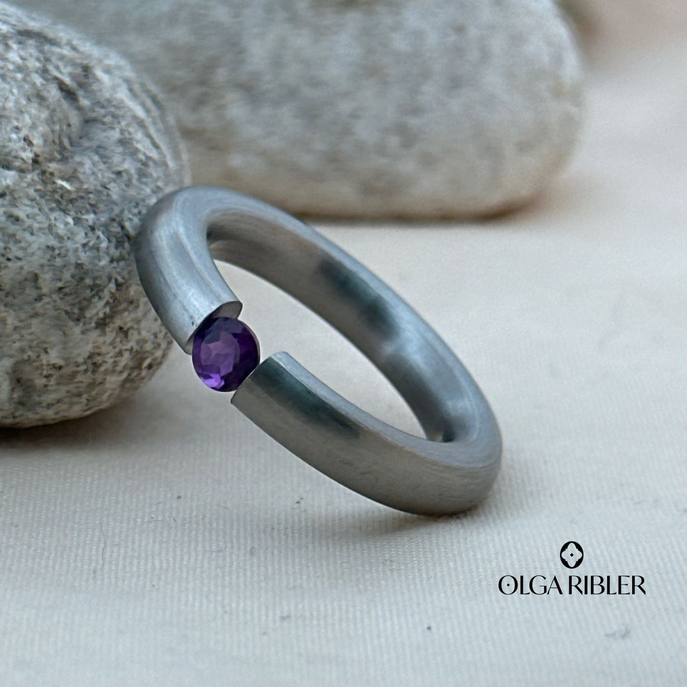 Olga Ribler Bagues: Edelstahl 4 mm  Ring Amethyste,  Ringgrösse 50 – Neuf (Voir description) à Luzern par Schmuckoutlet