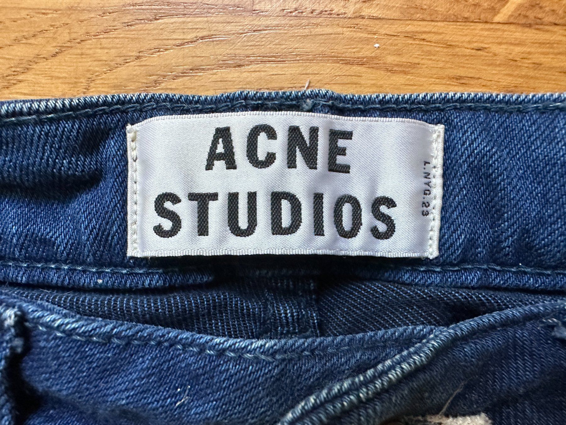 Acne Studios Jeans: Acne Studios Skin 5 Sparkling Jeans 26/32 – Gebraucht aus Lausanne von brixton 3