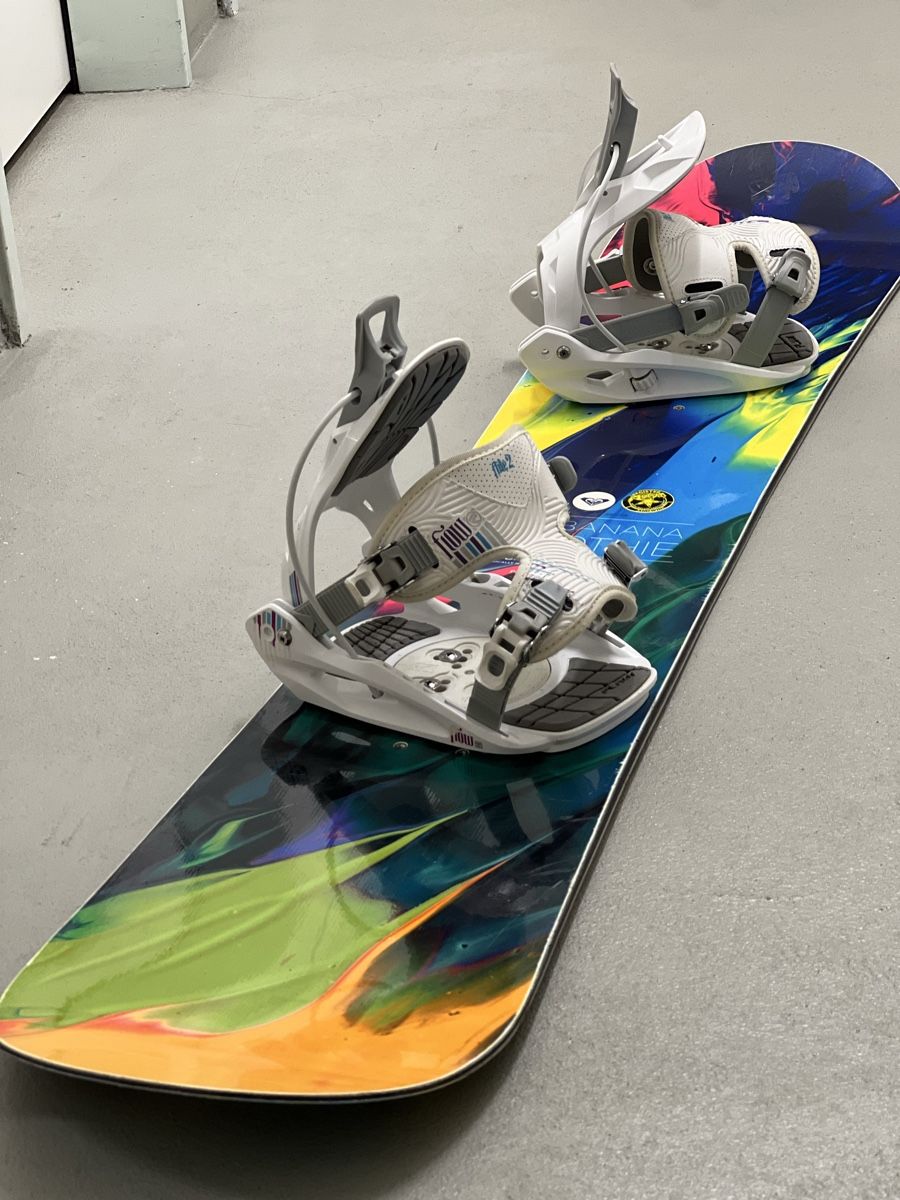 Roxy Board: Coolest snowboard on earth Roxy Banana Smooth EC2 + bindings – Usato da Watt venduto da rmt07 1