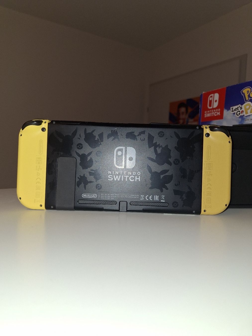 Nintendo Consoles: Nintendo Switch - Let's Go Pikachu Limited Edition – D'occasion à Biel/Bienne par Seyran 2