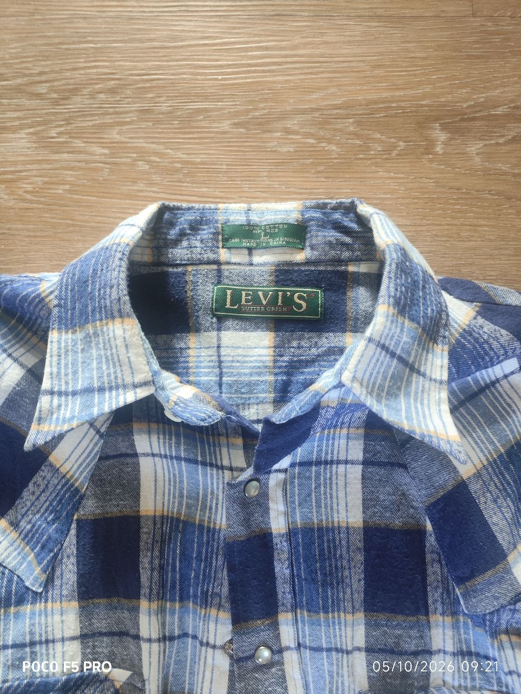 Levi's Camicie: Blau-weiß kariertes Levi's-Hemd – Nuovo (secondo la descrizione) da Winterthur venduto da Ajcps 2