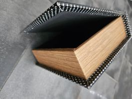 Buch-Box zu verkaufen - Kiste schwarz mit Glitzer