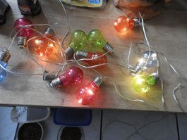 deko garten, farbige lampli, nur anstecken an steckdose, 2 x