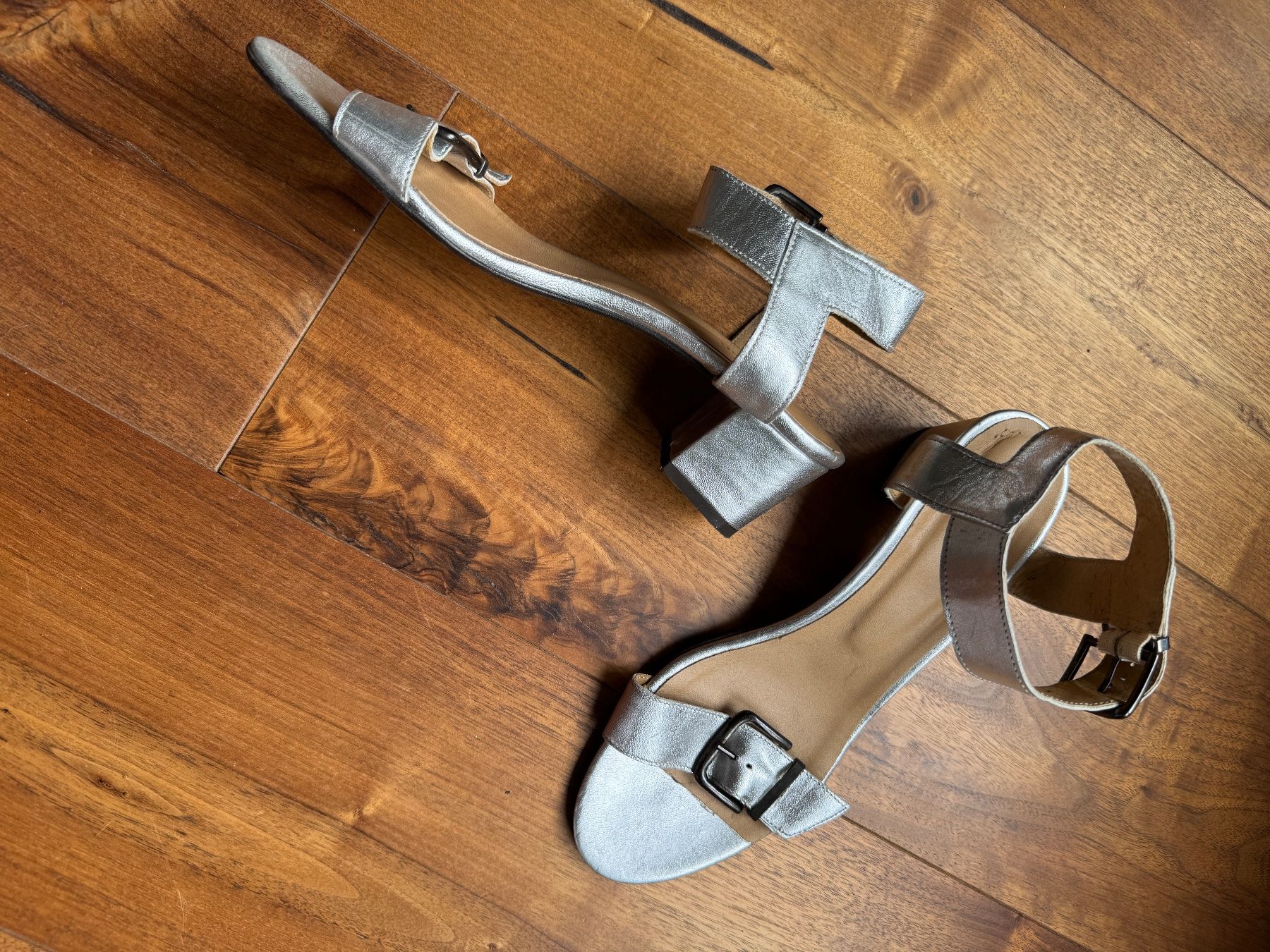 Chaussures femmes: Sandalen silber, Gr 41 – D'occasion à Boppelsen par Ellezzpink 1