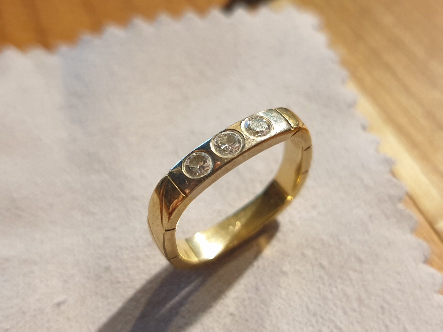Anelli: Goldring 750er mit 3 Brillanten – Usato da Belp venduto da Ginus85 1