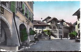 MORAT, une place et la caisse d'épargne