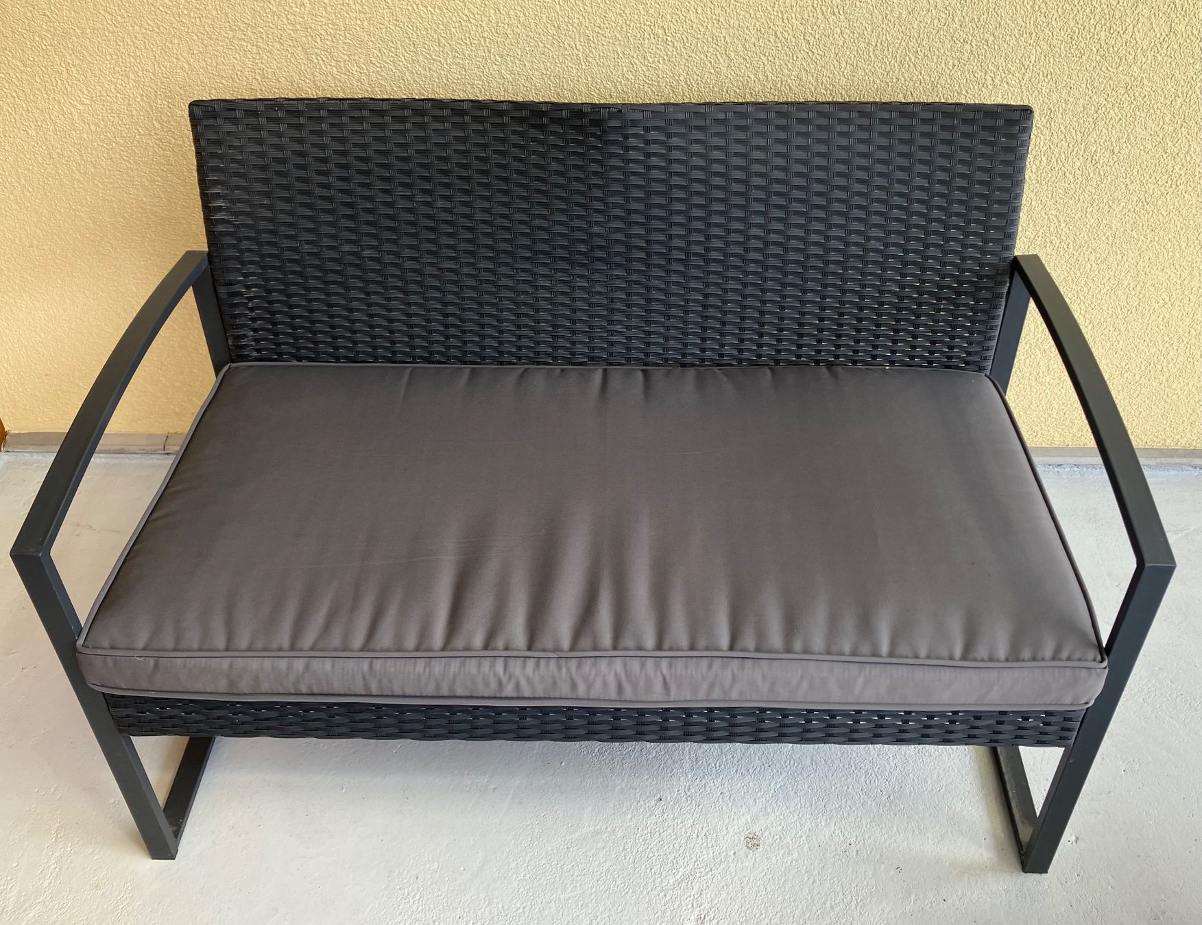 Poltrone: Garten lounge Sitzgruppe mit Tischli – Usato da Schöftland venduto da Dominuspro 2