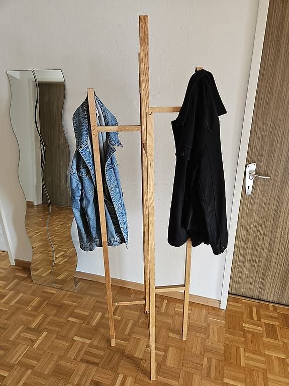 Garderobe: Garderobe / Garderobenständer Holz – Gebraucht aus Rüschlikon von vii_ndd9