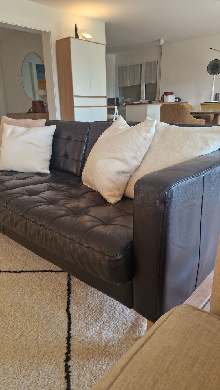 Ikea Divani: genuine leather sofa ikea – Usato da St-Sulpice VD venduto da kvm_bfs8