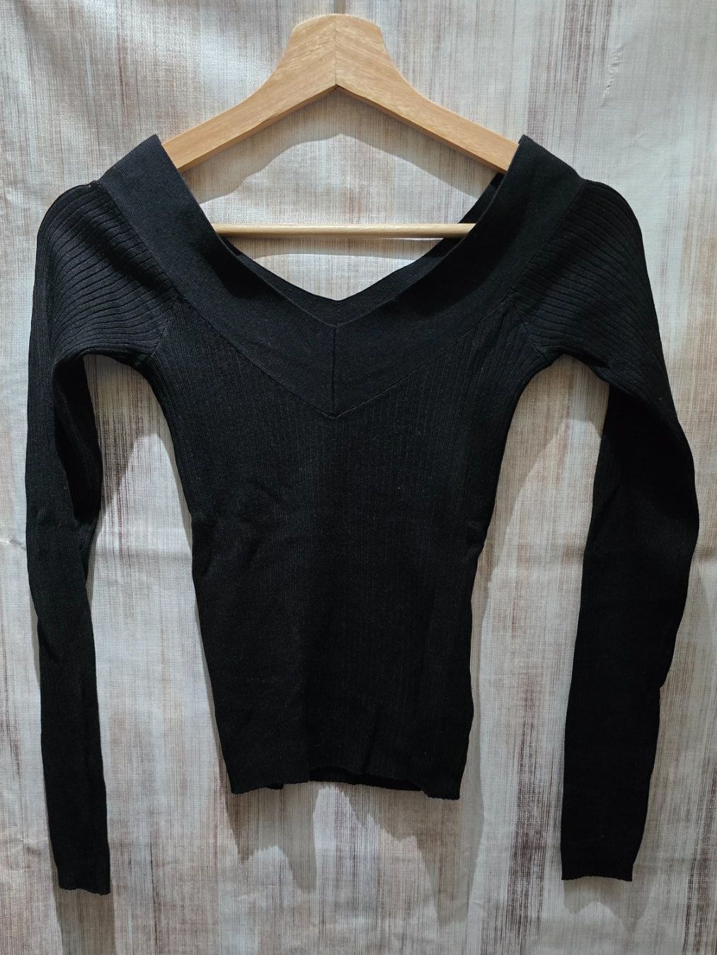 H&M Maglioni & Felpe: 🎉 Off-Shoulder Rippstrick Pullover - XS - Schwarz – Usato da Thalwil venduto da VitaMini