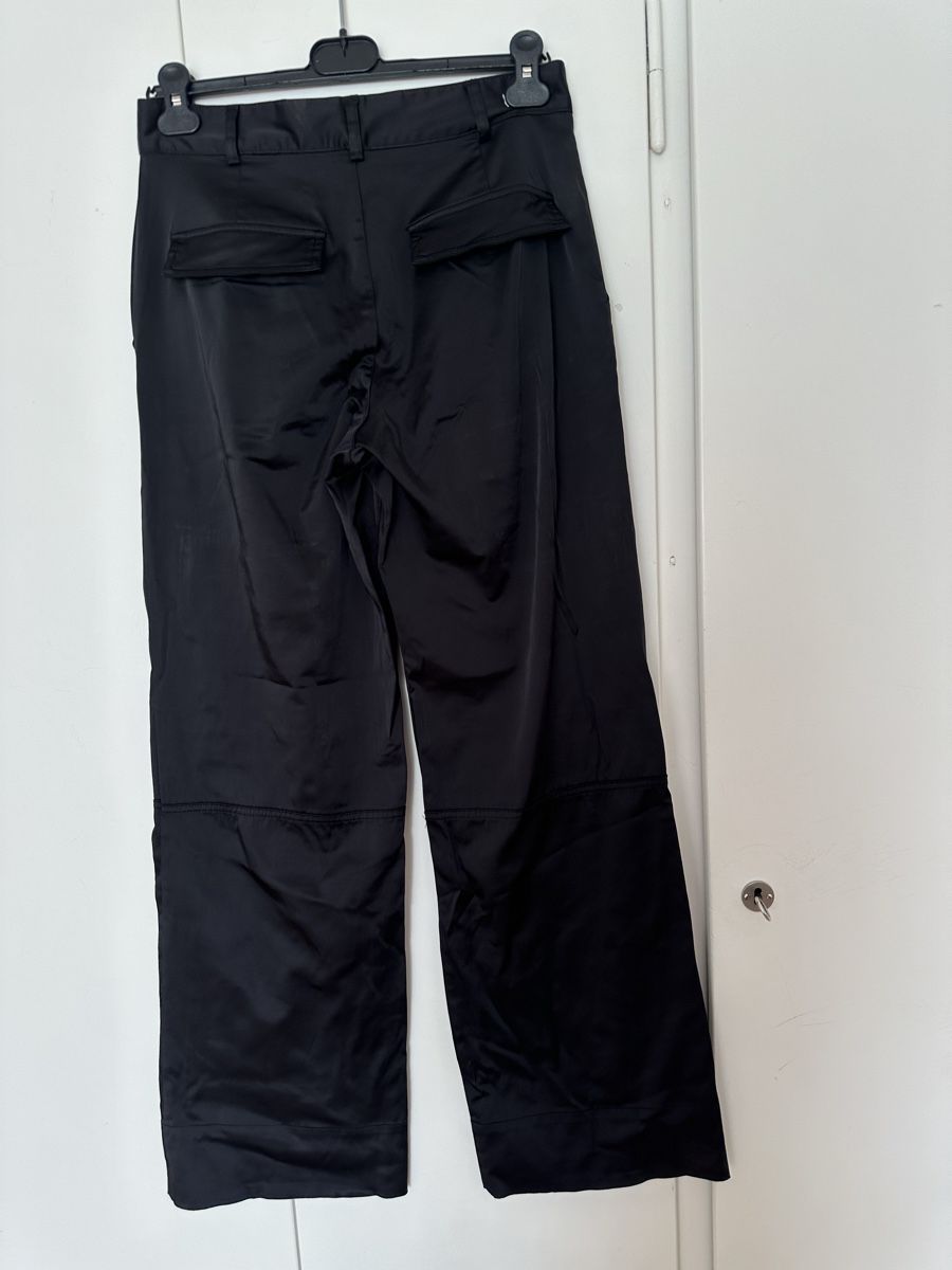 Zara Pantaloni: Hose schwarz Gr S – Usato da Zürich venduto da Herbion1 1