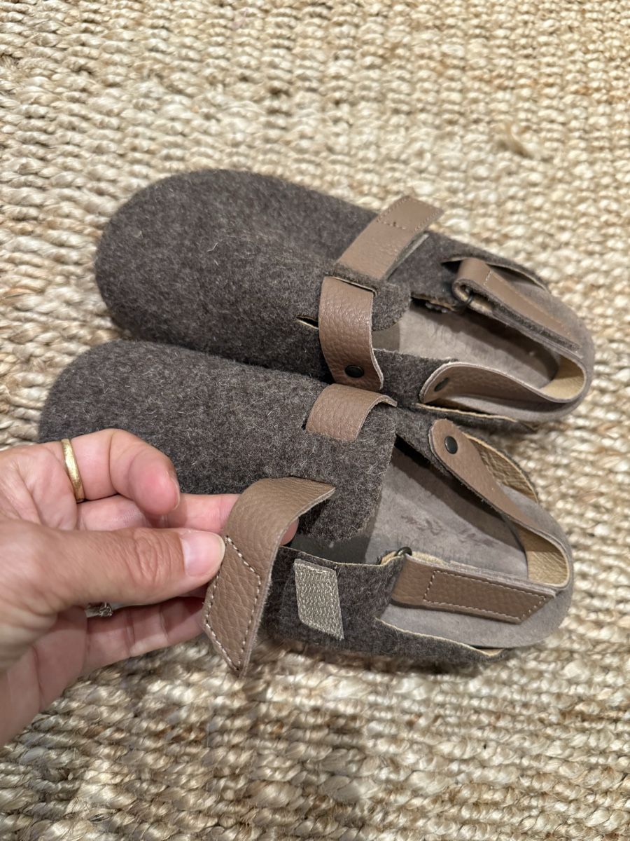 Scarpe per ragazzi: The simple folk Clogs aus Wolle – Usato da Erlenbach ZH venduto da Arti83 3