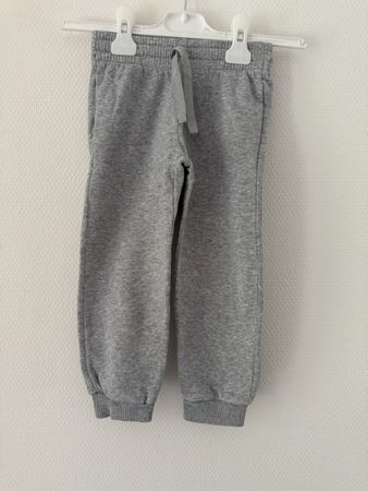 H&M Jogginghose Gr. 104 grau Kinder Jungen Sweathose Hose