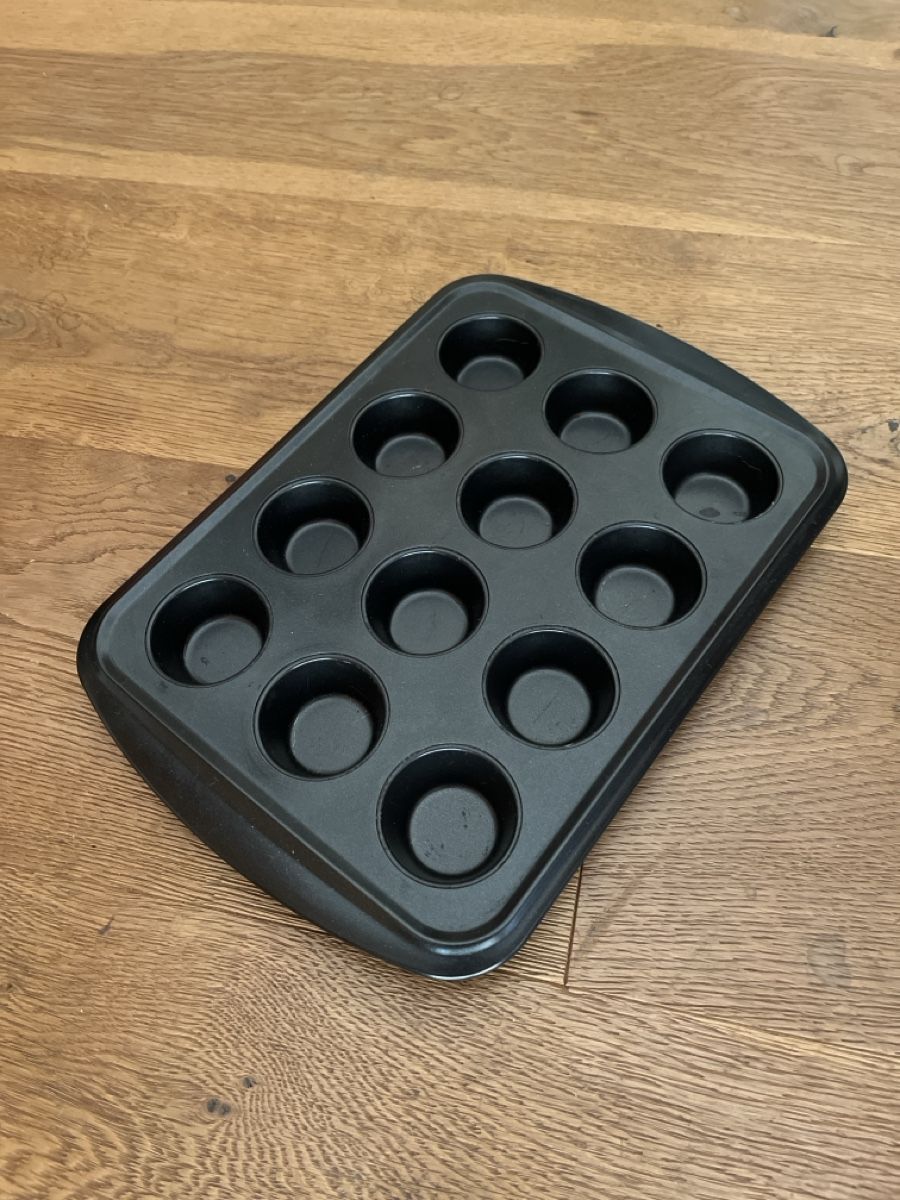 Teglie da forno: Muffinblech 12 Mulden gut erhalten – Nuovo (secondo la descrizione) da Lostorf venduto da Gavia