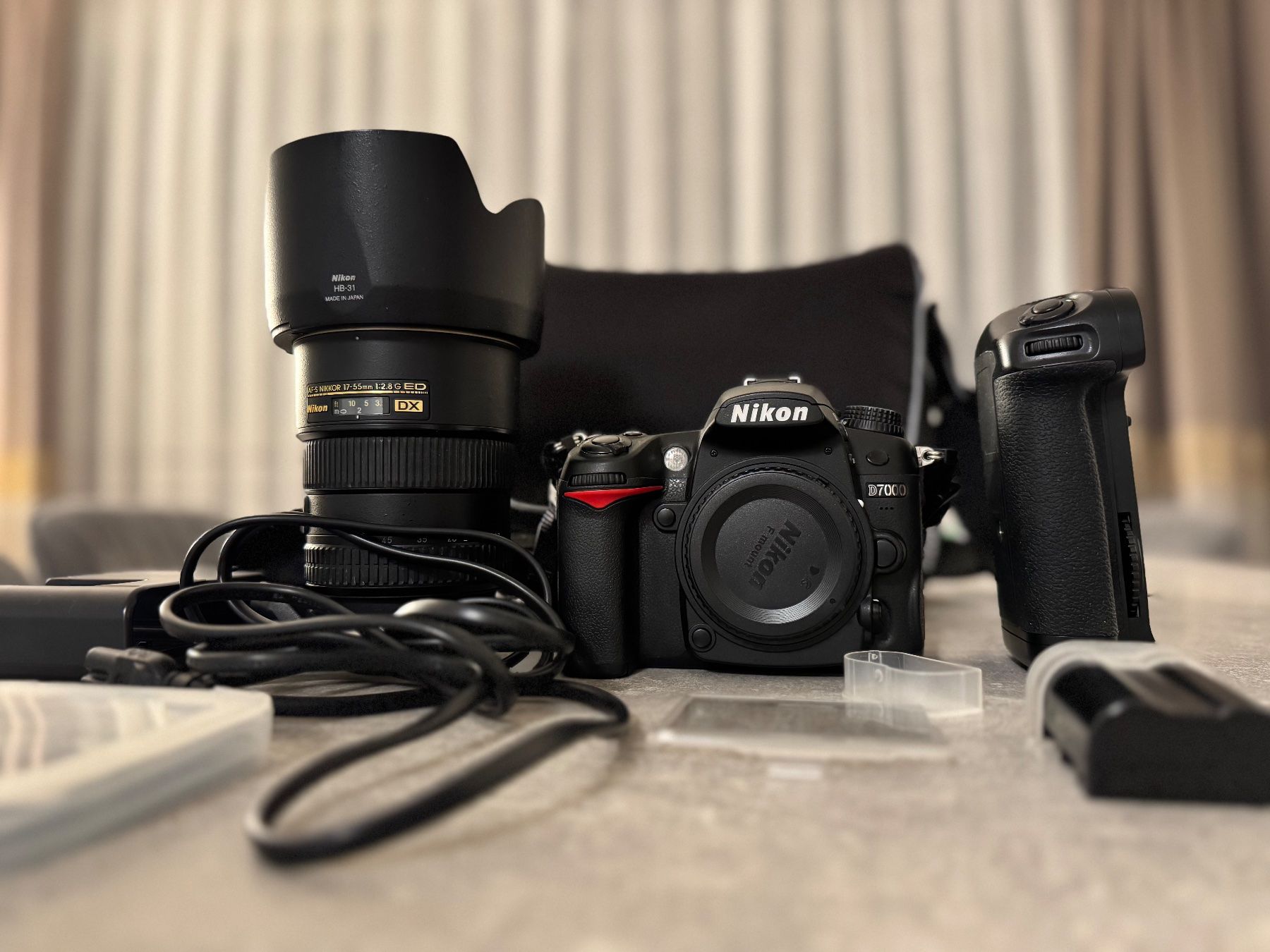 Nikon Fotocamera: Nikon D7000 Spiegelreflexkamera mit Objektiv – Usato da Zuchwil venduto da RobertLaz