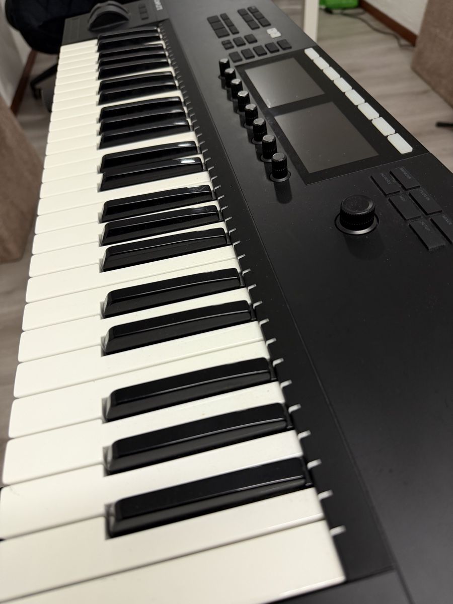 Native Instruments Strumenti musicali: NI Komplete Kontrol S49 MK2 – Usato da Wängi venduto da wasad 2