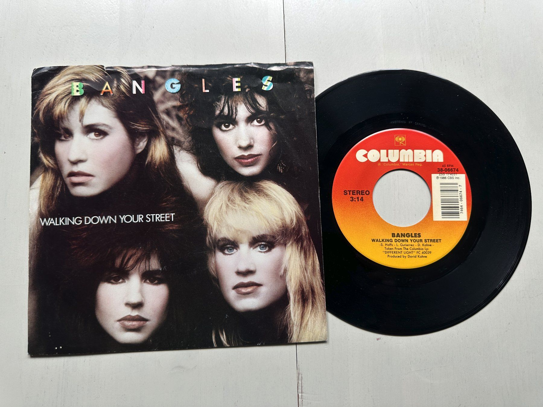 Dischi in vinile: BANGLES tolle Single Kult Walking  80's USA differnt Top – Usato da Basel venduto da Partridge