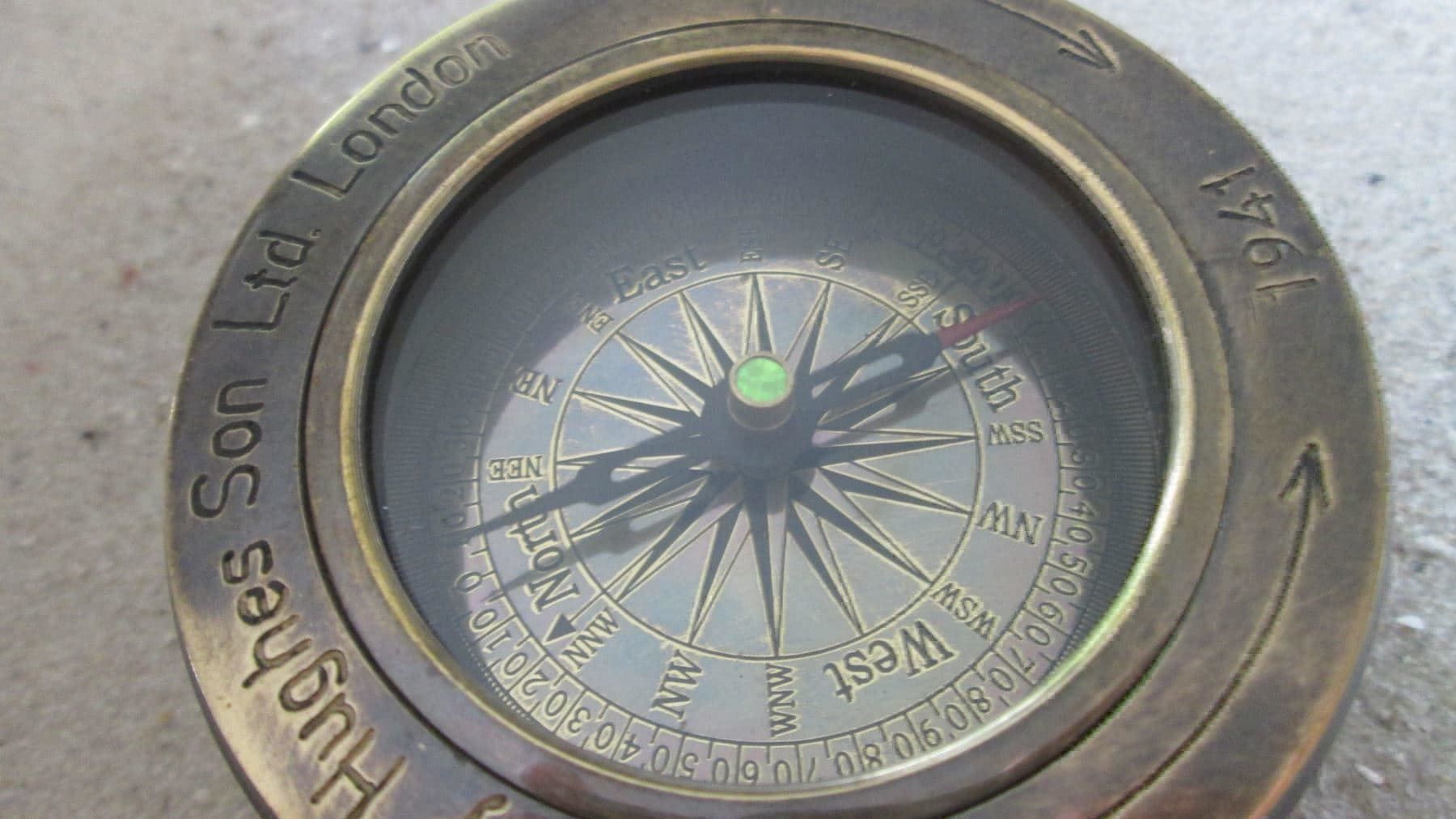 GPS & Strumenti di misurazione: Wunderschöner nostalgischer Schiffskompass brüniert Messing – Nuovo (secondo la descrizione) da Drochtersen venduto da Simonchen