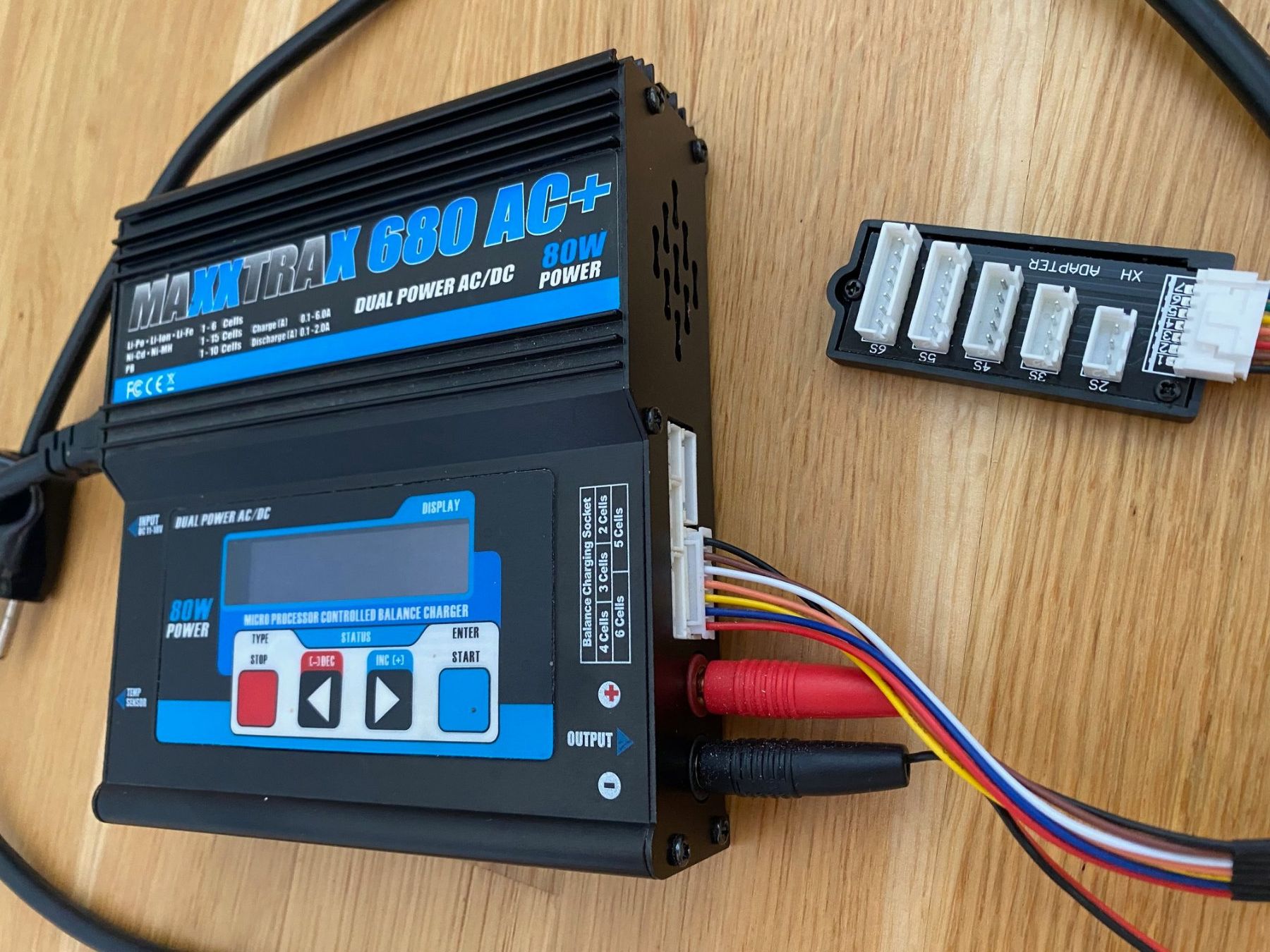 Accus, Chargeurs & Blocs d'alimentation: Ladegerät MAXXTRAX 680AC+ – D'occasion à Hägglingen par 66m_6hg9 1