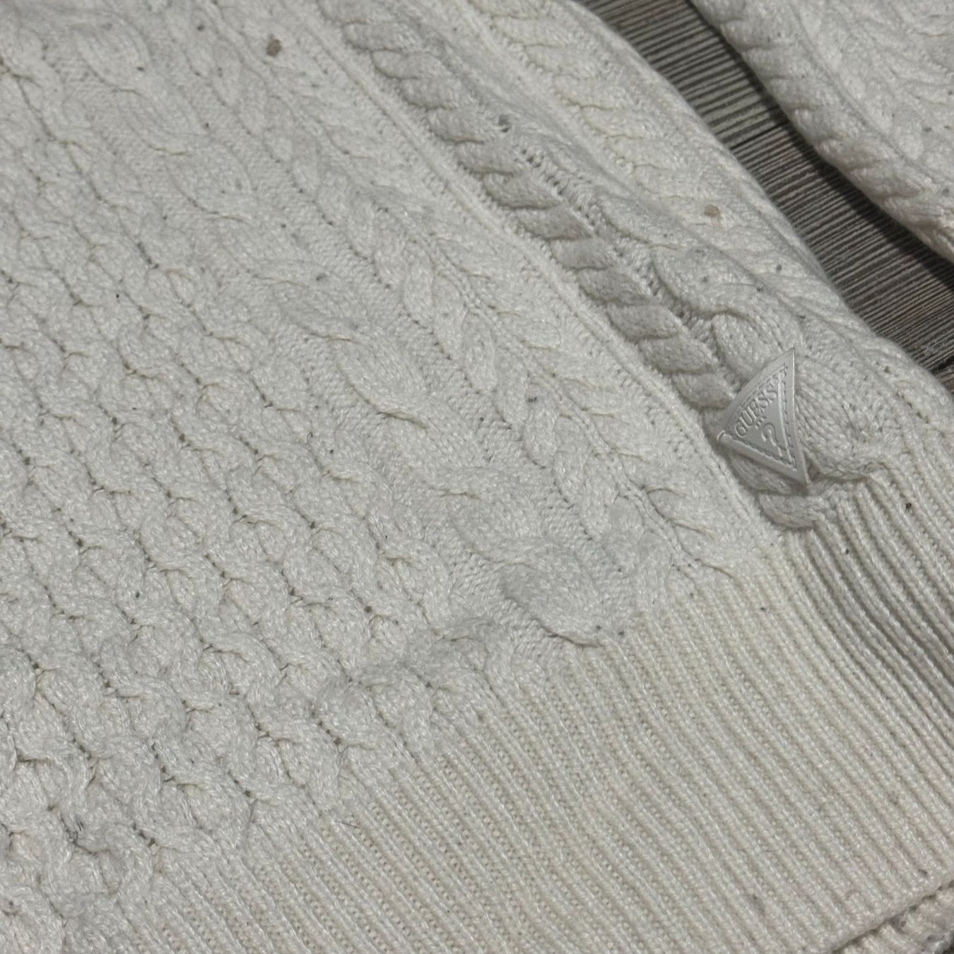 Guess Pullover & Sweatshirts: Guess knitted white crewneck sweatshirt strickpullover – Gebraucht aus St. Gallen von sourced_limited 2
