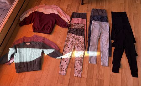 Kleiderpaket Mädchen Pullover und Hosen / Grösse 110/116