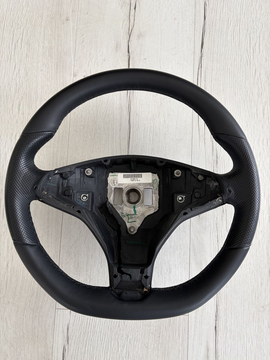Tesla Tutti pezzi di ricambio auto: Tesla Model S / X Lenkrad, steering wheel – Usato da St-Maurice venduto da Constantin.C