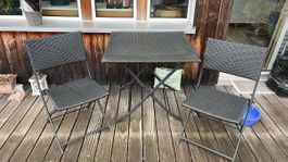Gartenmöbel Set, Tisch und 2 Stühle in gutem Zustand