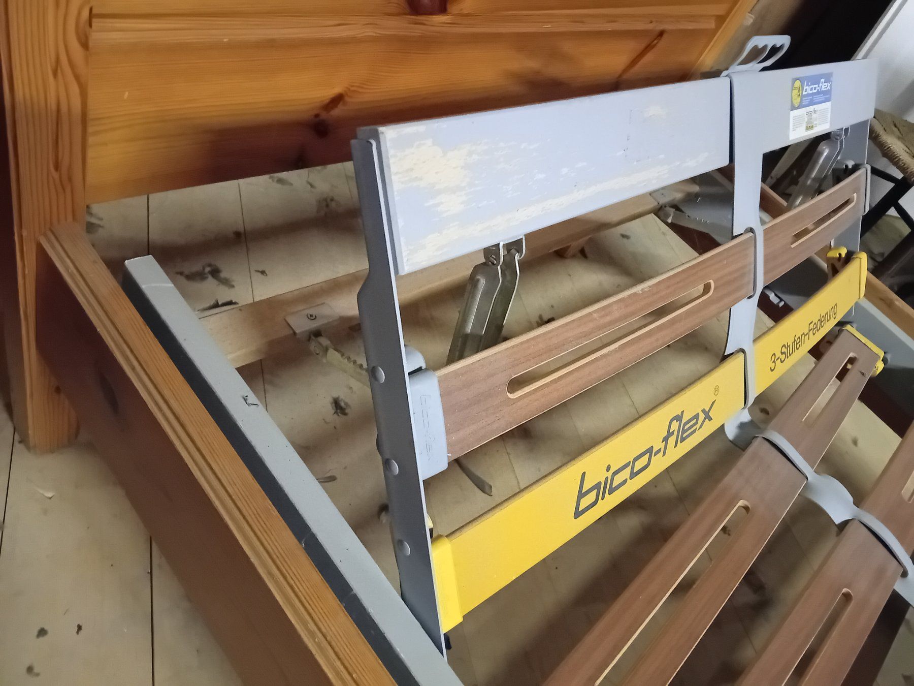 Armadi: Möbel-Set: Kleider-Schrank,Bett und Kommode – Usato da Rüthi (Rheintal) venduto da titlis07 5