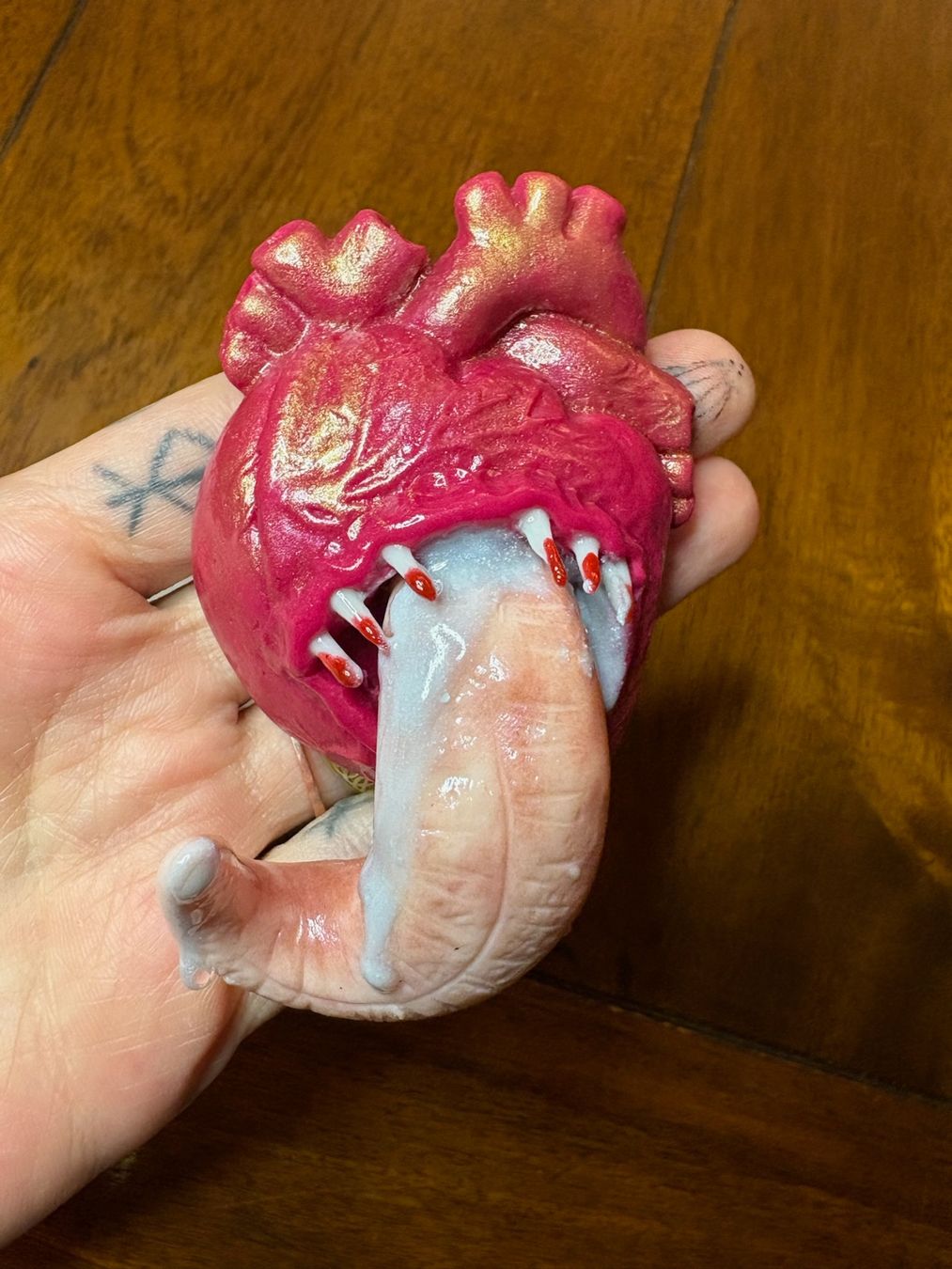 Statuette: Sofie’s World Heart Eater Magnet – Nuovo (secondo la descrizione) da Erlinsbach SO venduto da sofieee